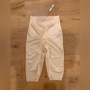 SKIMS NWT Nude Shapewear midthigh - size small
